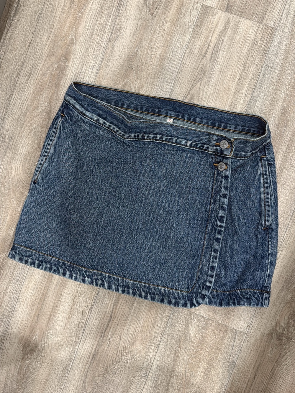 Levi denim skirt size 30